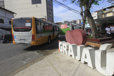 Troca de ponto final e falta de informação deixam passageiros confusos no retorno da linha 433