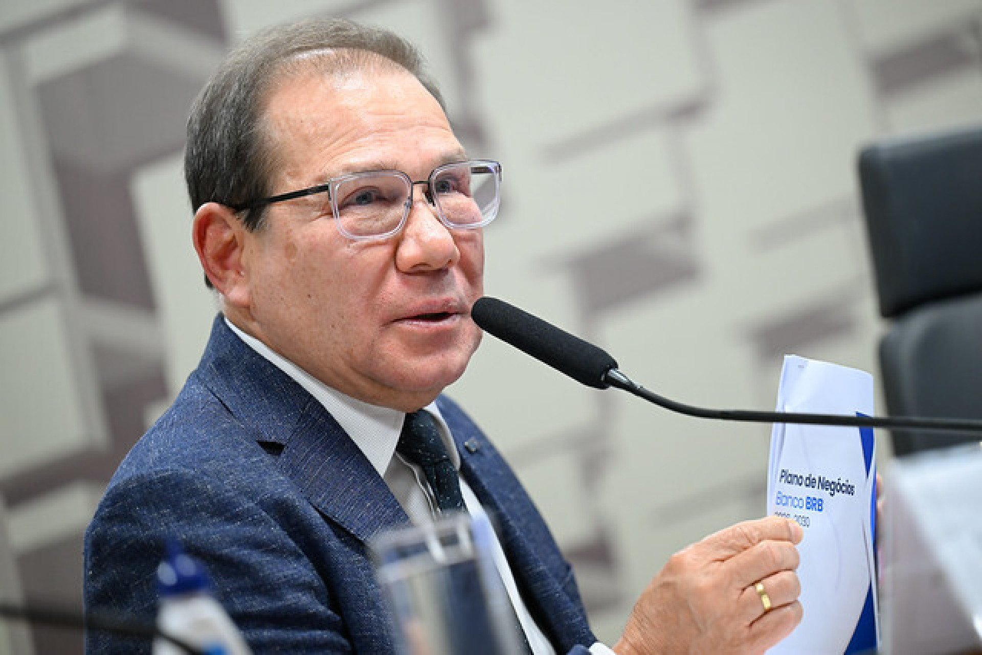 Presidente do BRB diz ao Senado não ter informações sobre qu