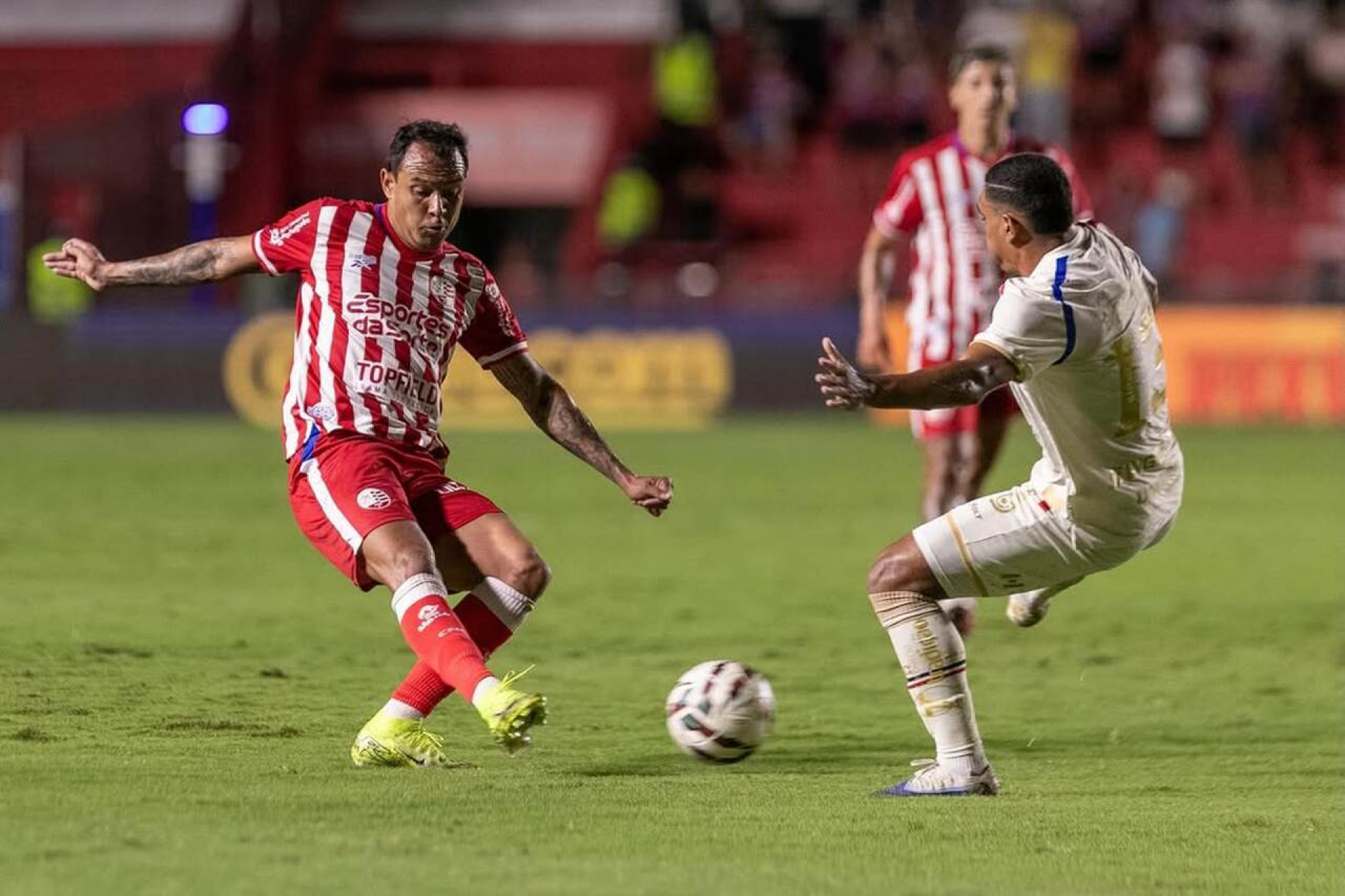 Fortaleza aproveita gol contra, bate N&aacute;utico nos Aflitos e sobe na S&eacute;rie B