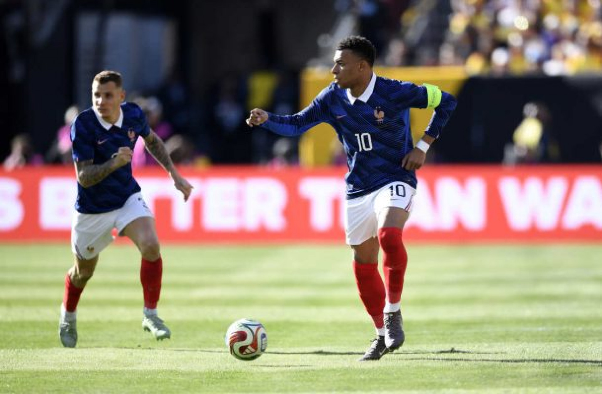 Mbapp&eacute; descarta meta de semifinal e mira t&iacute;tulo da Copa