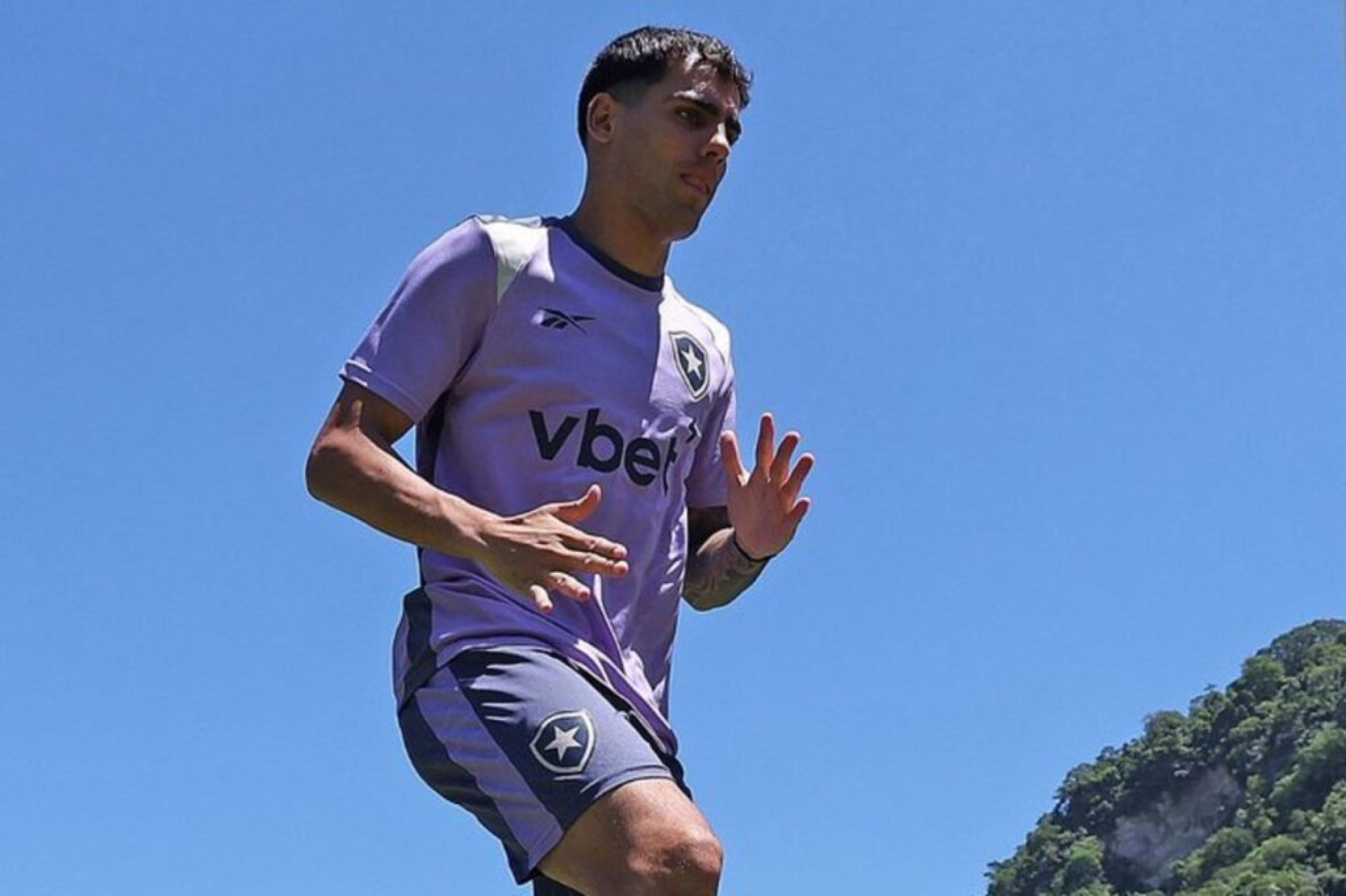 Botafogo sofre sexto transfer ban por causa de d&iacute;vida por Villalba