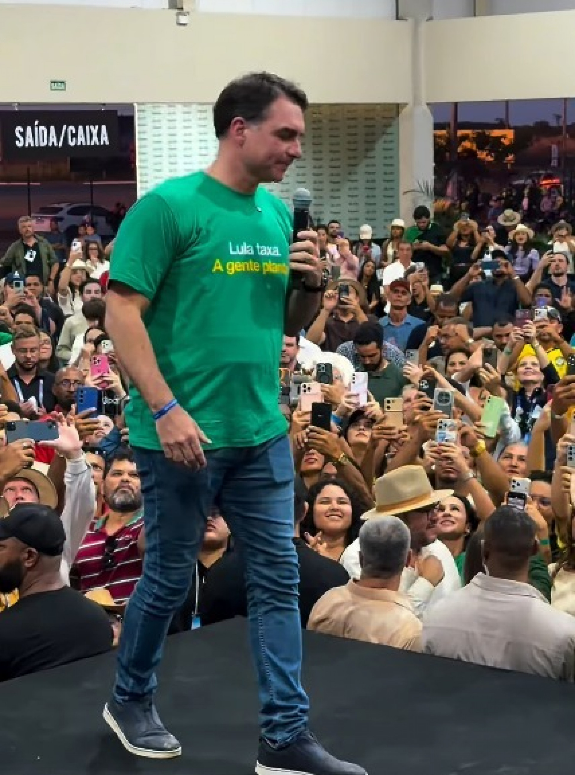 Flávio Bolsonaro afirma que reduzirá a maioridade penal e ap
