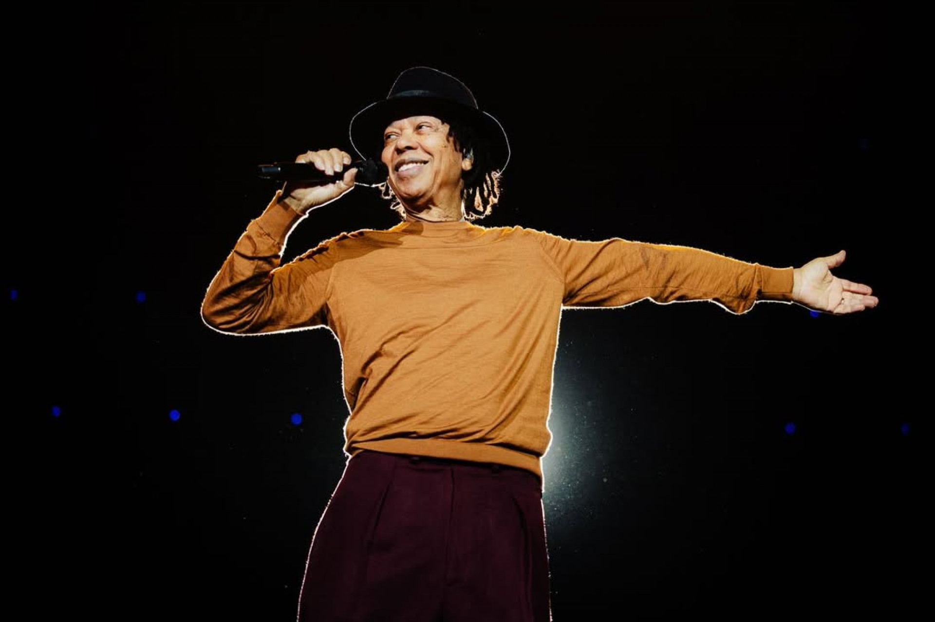 Djavan cancela show em Angola por conta do 'contex