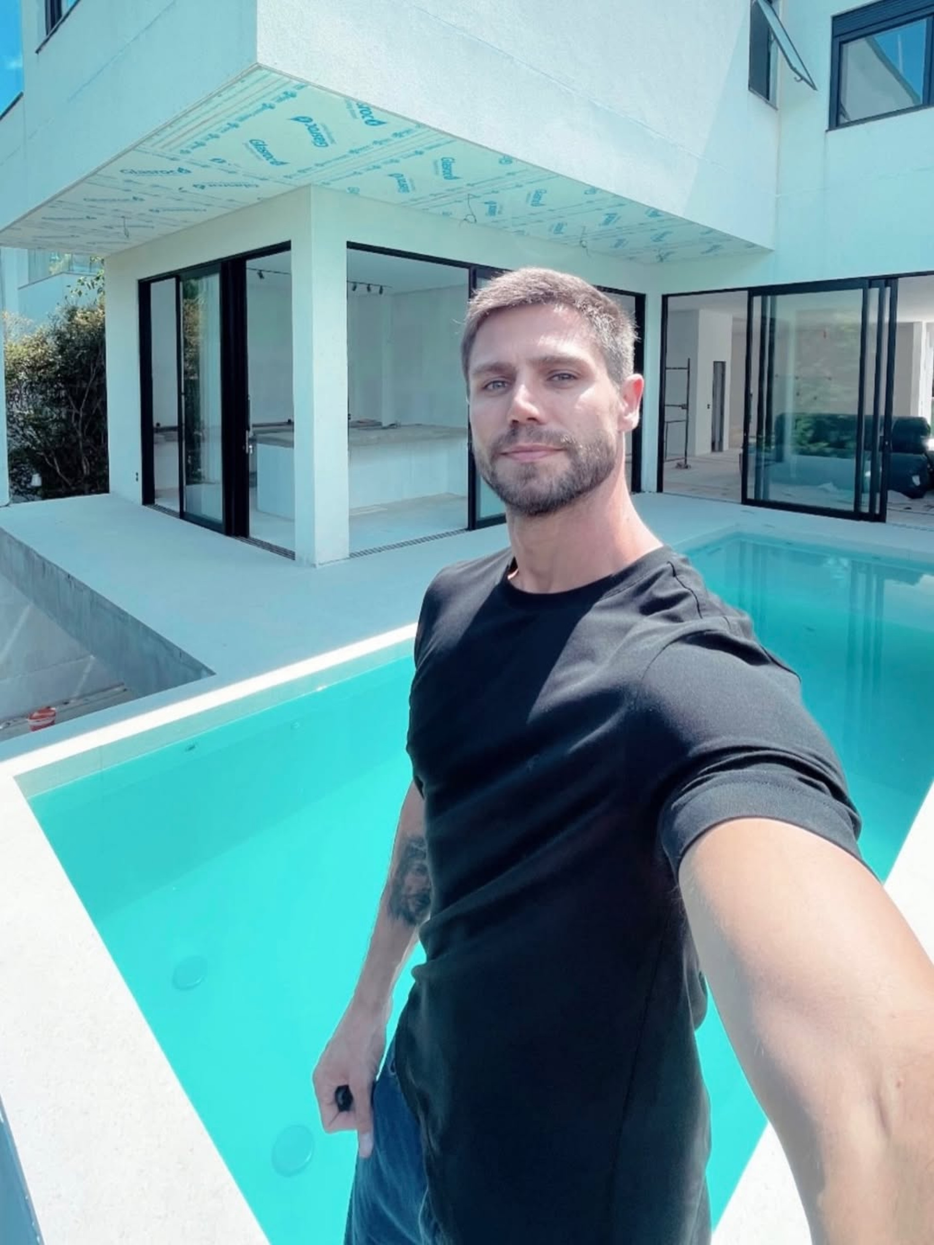 Jonas Sulzbach fez publicação celebrando fim das obras em mansão  - Reprodução/Instagram 