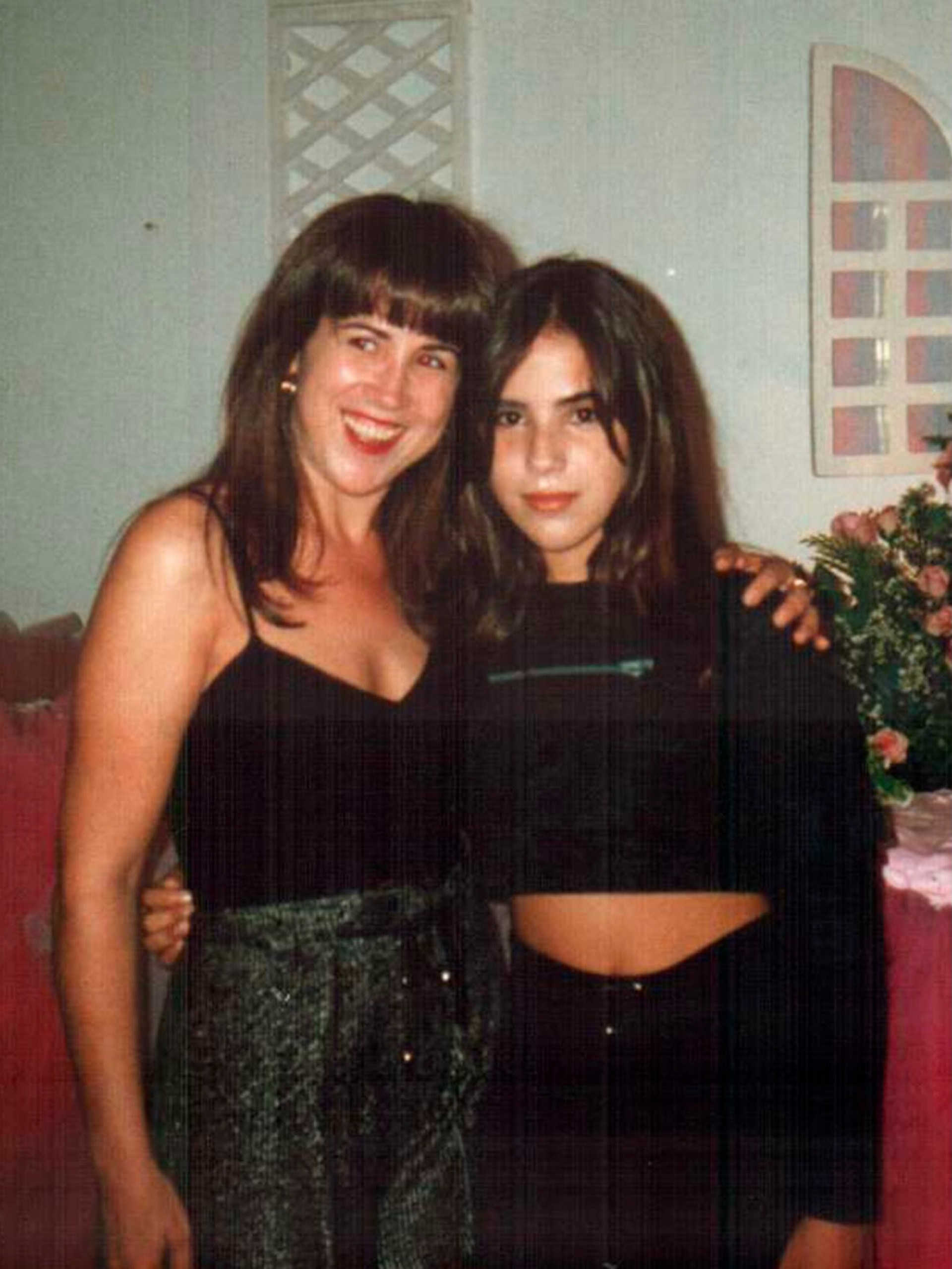 Wanessa Camargo resgata fotos antigas no aniversário da mãe
