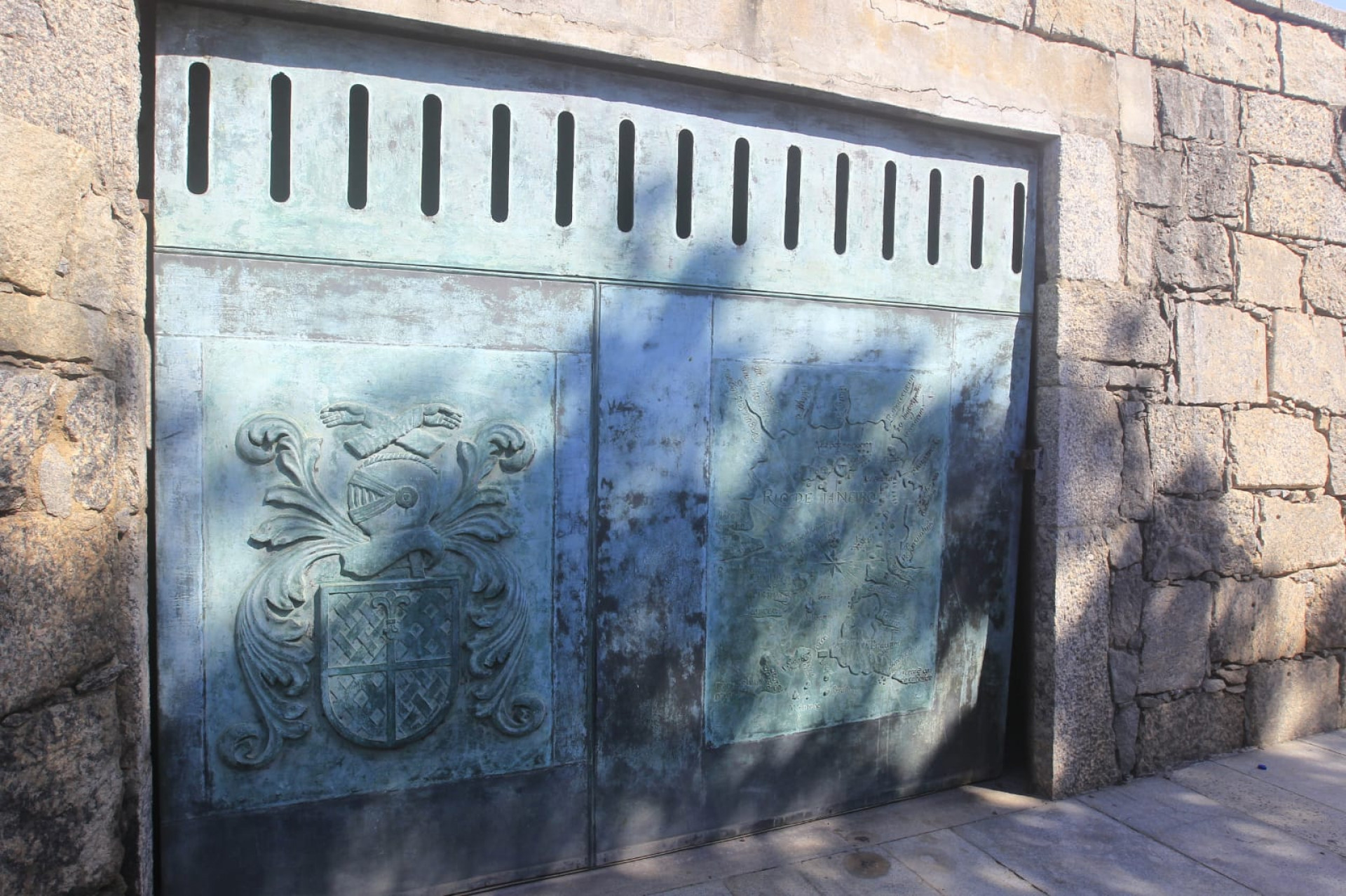 Portão do Monumento a Estácio de Sá teve seu cadeado furtado - Reginaldo Pimenta / Agência O Dia