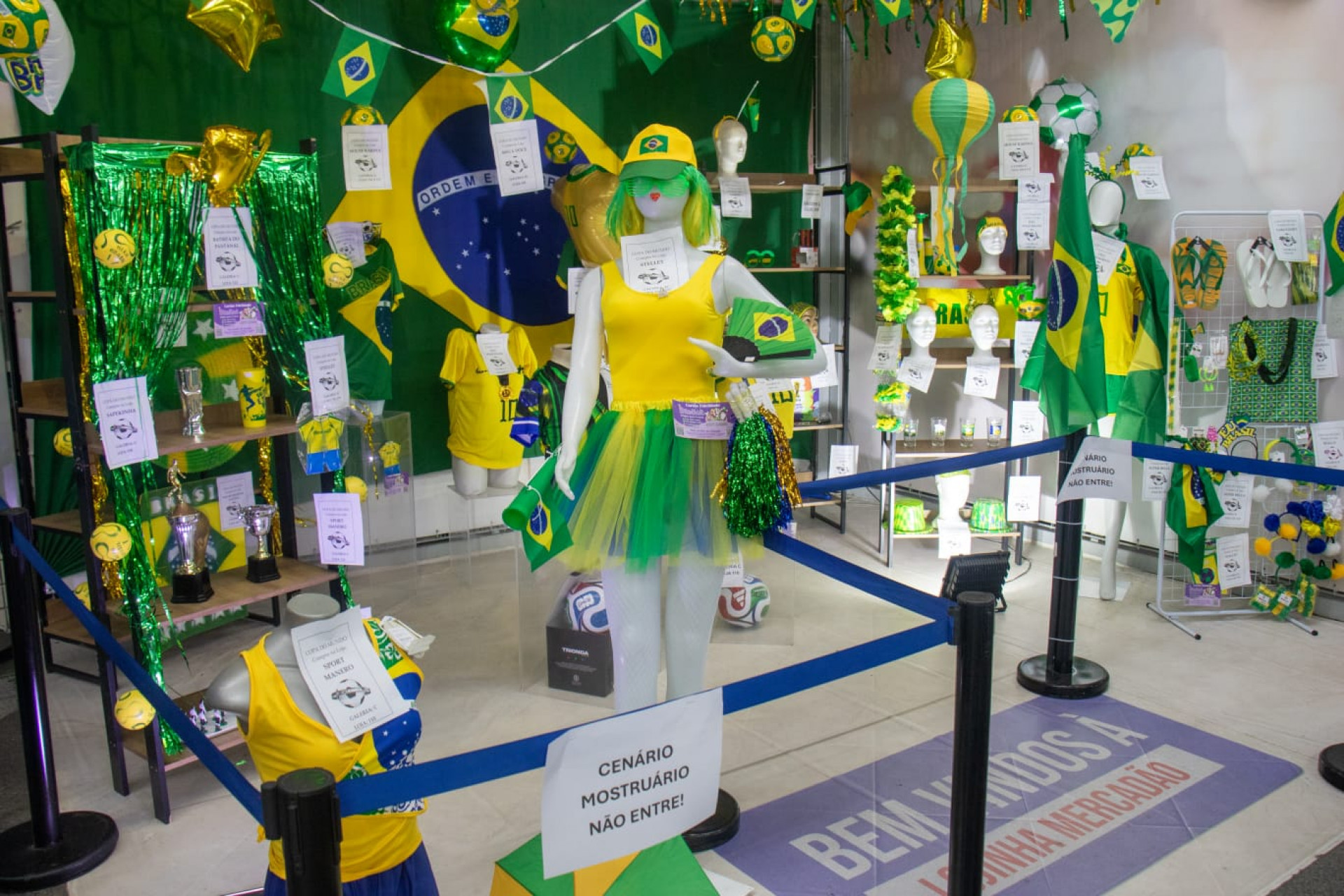 Às vésperas da Copa, vendas de itens com as cores do Brasil 