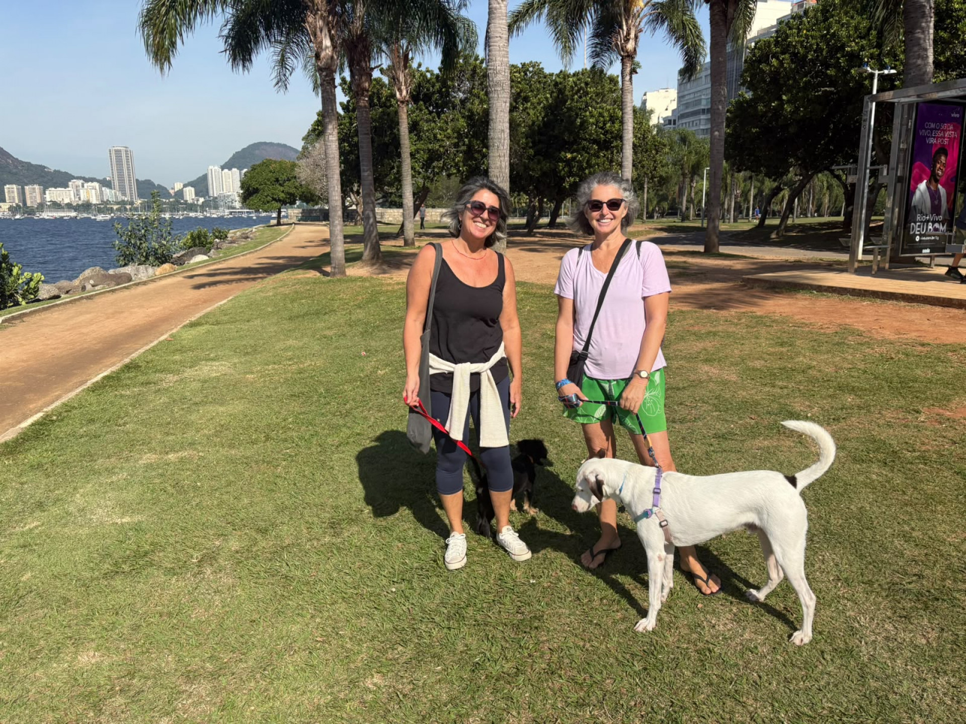Nicole Medina e Regina Silva relataram a sensação de insegurança na região do Aterro - Fred Vidal / Agência O Dia