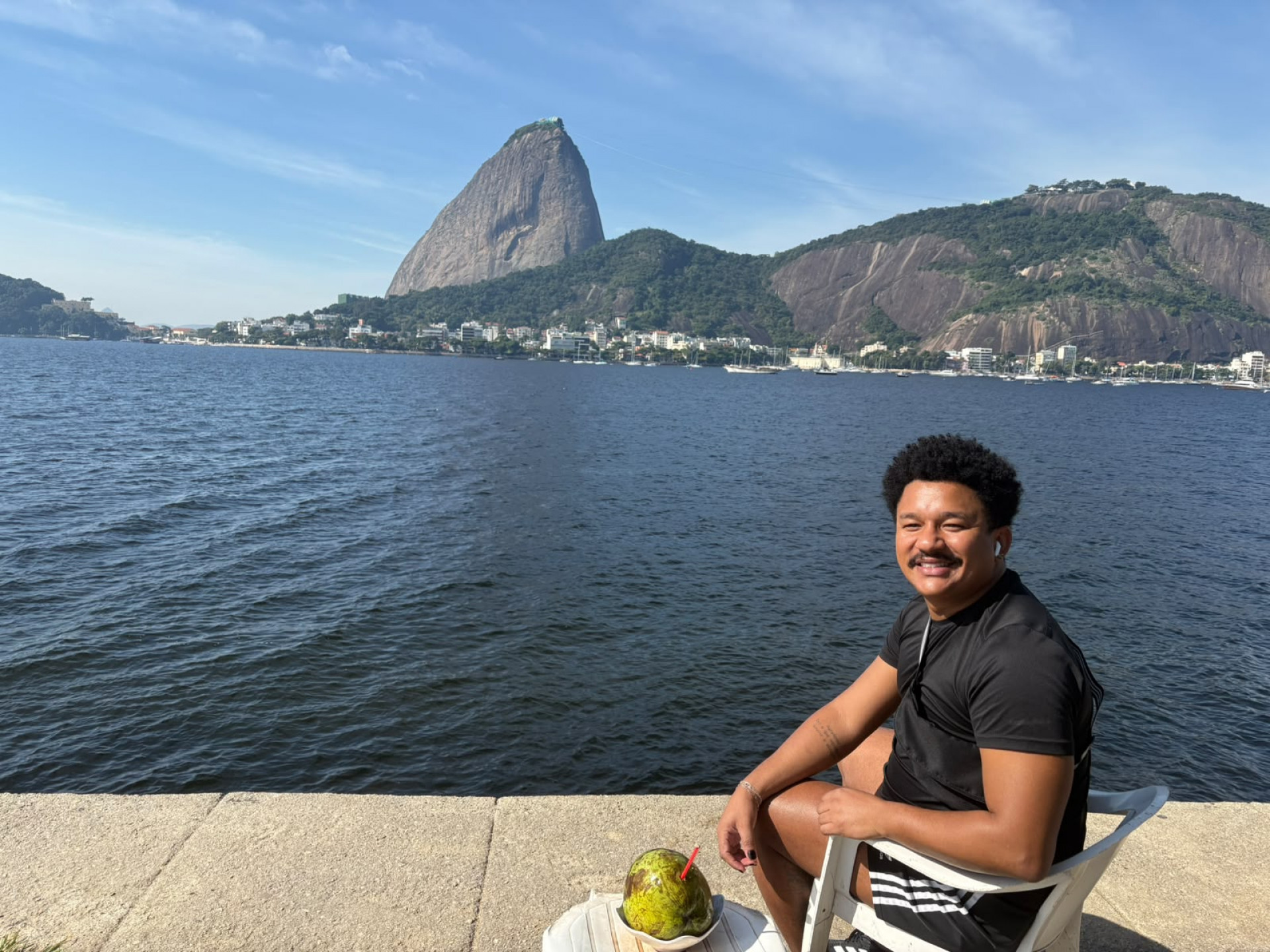 Yago Lopes passou a caminhar no Aterro durante horários de maior circulação - Fred Vidal / Agência O Dia