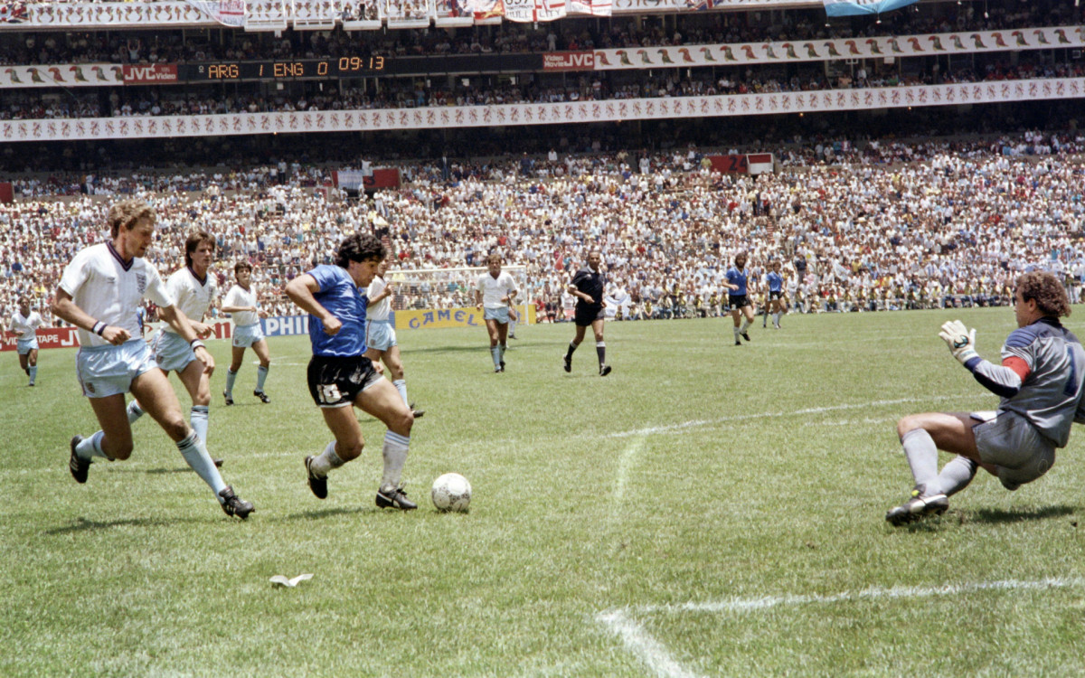 Maradona fez dois gols contra a Inglaterra na Copa de 1986 - AFP