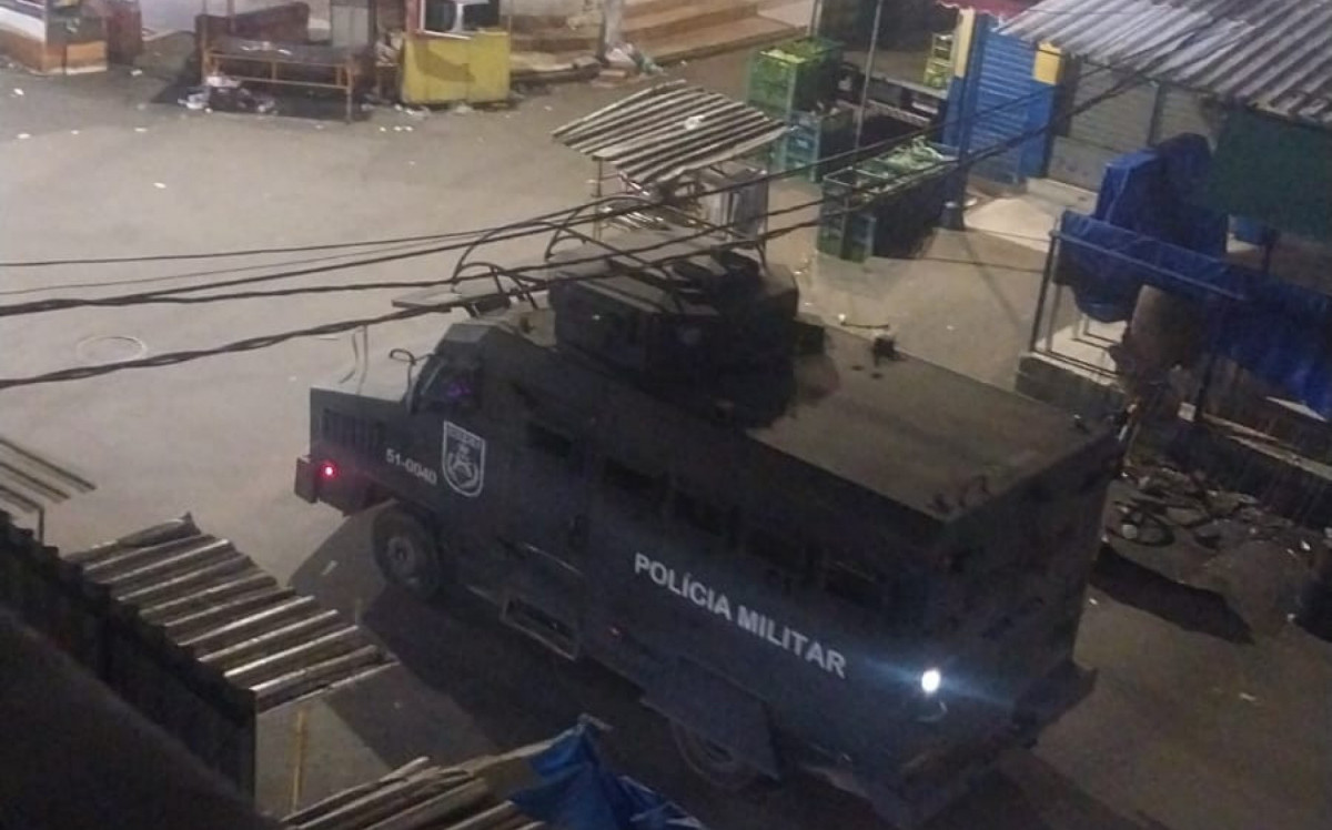 Operação das polícias Civil e Militar busca cumprir mais de 50 mandados de prisão na Maré