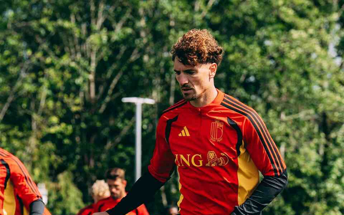 Titular da B&eacute;lgica sente desconforto e deixa treino mais cedo