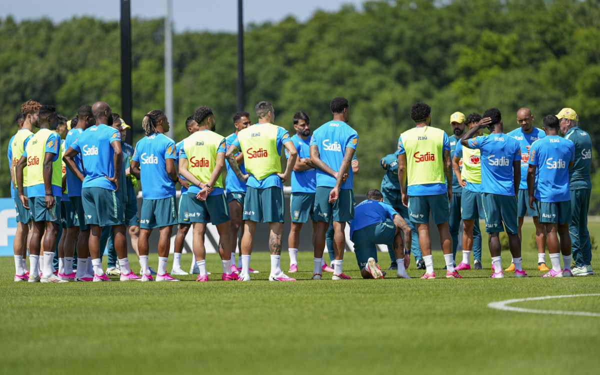 Seleção mescla geração que tem última chance na Copa com a q