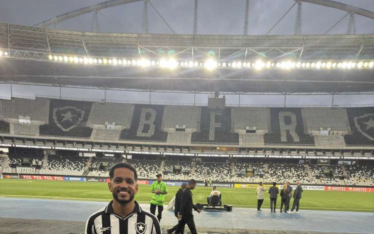 Torcedor do Botafogo, T&uacute;lio Sim&otilde;es mora em Chicago, nos Estados Unidos - Arquivo Pessoal