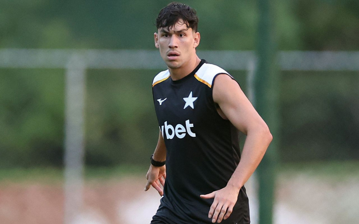 São Paulo e Botafogo negociam troca de Ferraresi por Newton,