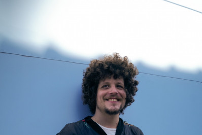 Chico Chico mistura gerações da música em show especial com participação de Maria Bethânia