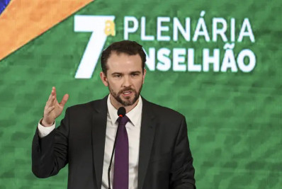 'Brasil não abaixa a cabeça', diz Durigan ao defender soberania e Pix