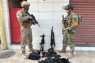 Operação das polícias Civil e Militar busca cumprir mais de 50 mandados de prisão na Maré