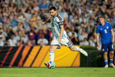Com gol de Messi, Argentina vence Islândia em último amistoso antes da Copa
