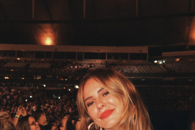 Paolla Oliveira abre álbum de junho e fãs destacam detalhe nas imagens