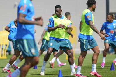 Vídeo de Luiz Henrique em treino da Seleção viraliza na web: 'Zero coordenação'