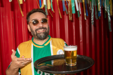 Roda de samba, cardápios especiais e mais: saiba onde assistir aos jogos da Copa do Mundo