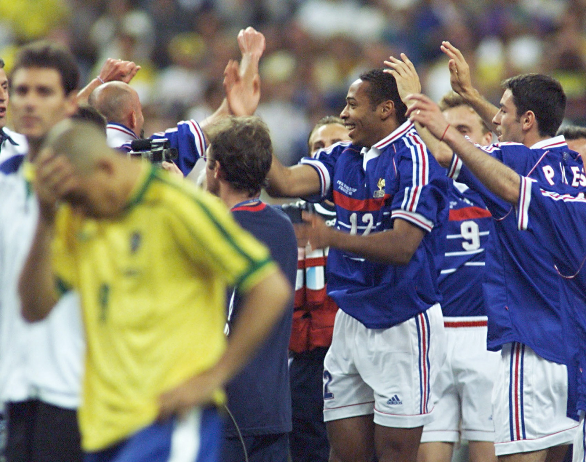 Ronaldo lamenta derrota para a Fran&ccedil;a na final da Copa de 1998 - Patrick Hertzog / AFP