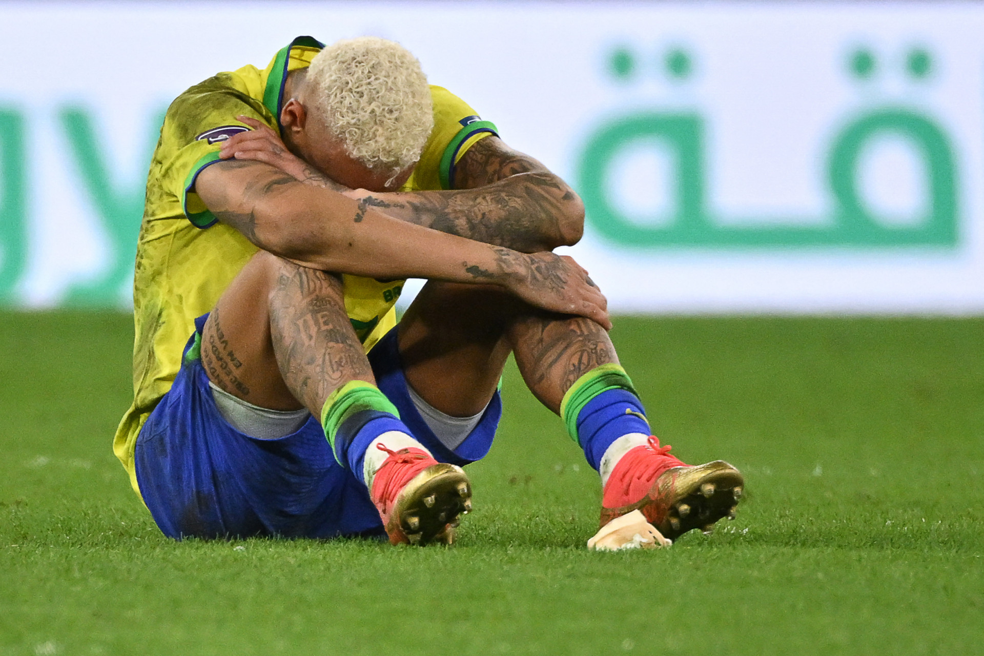 Neymar chora ap&oacute;s elimina&ccedil;&atilde;o para a Cro&aacute;cia, no Mundial de 2022 - Nelson Almeida / AFP