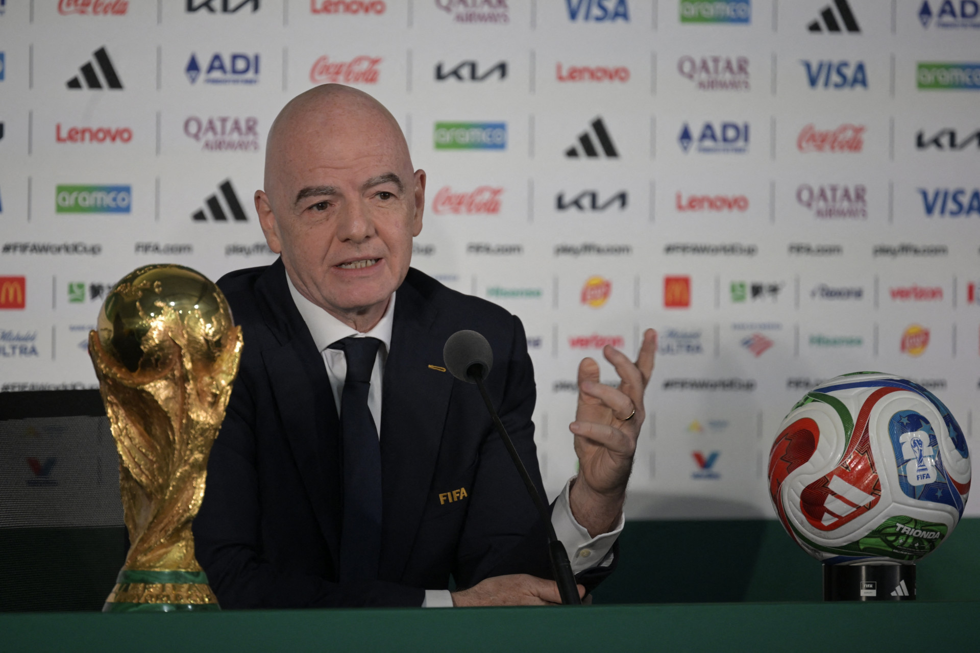 Presidente da Fifa lamenta ausência de árbitro somali na Copa: 'Não controlamos tudo'