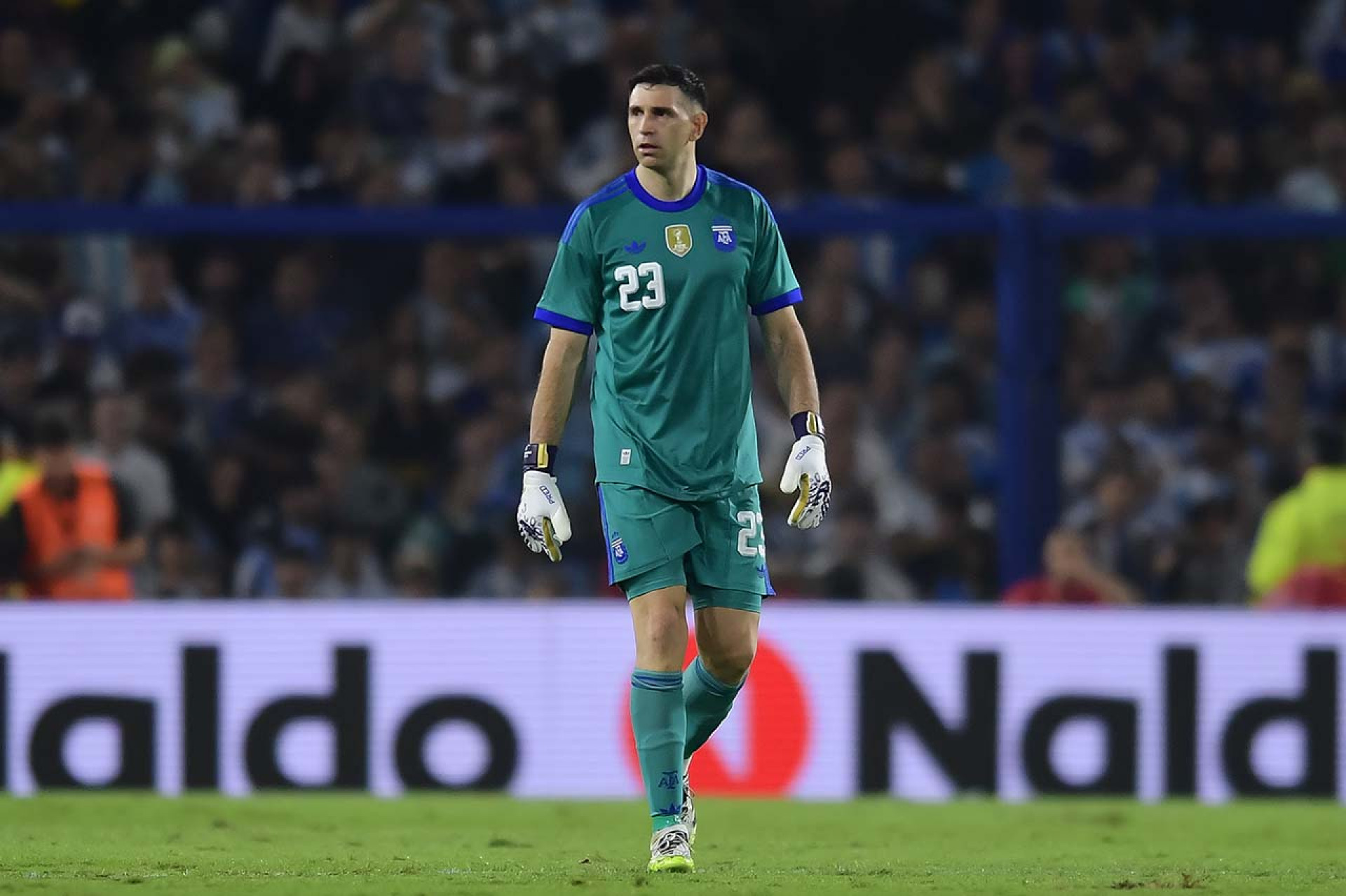 BUENOS AIRES, ARGENTINA - MARCH 27: Emiliano Martinez of Argentina looks on during the international friendly match between Argentina and Mauritania at Estadio Alberto J. Armando on March 27, 2026 in Buenos Aires, Argentina. (Photo by Marcelo Endelli/Getty Images)