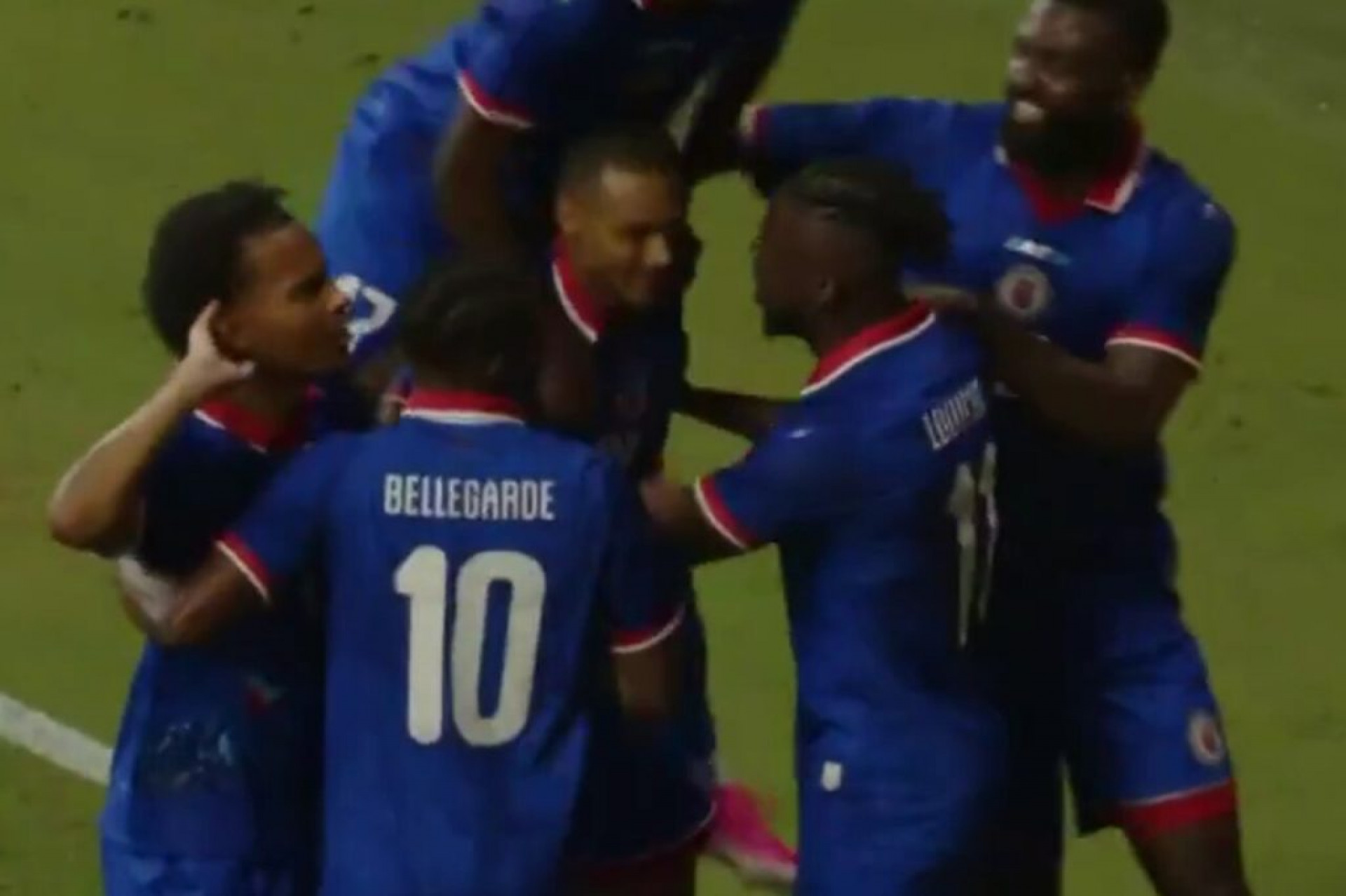Fifa determina mudan&ccedil;a na camisa do Haiti, advers&aacute;rio do Brasil na Copa