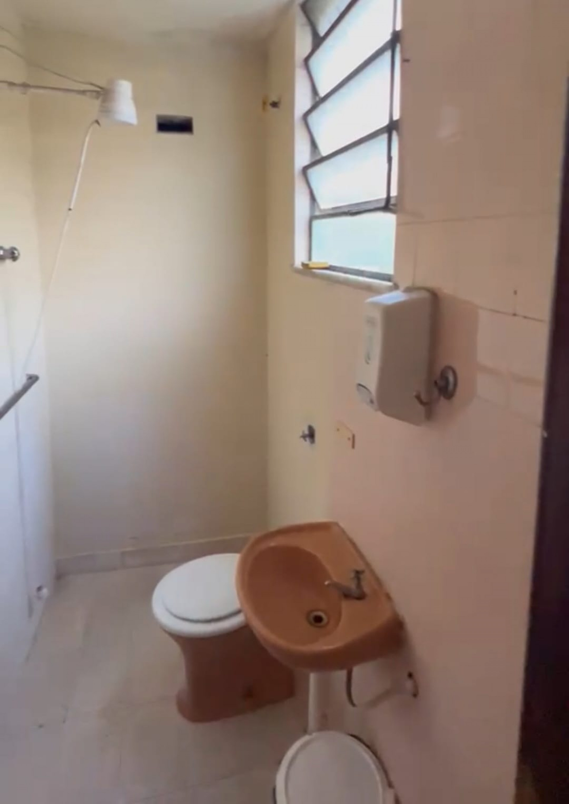 Agentes encontraram condições precárias de instalação na casa de repouso Long Age - Reprodução