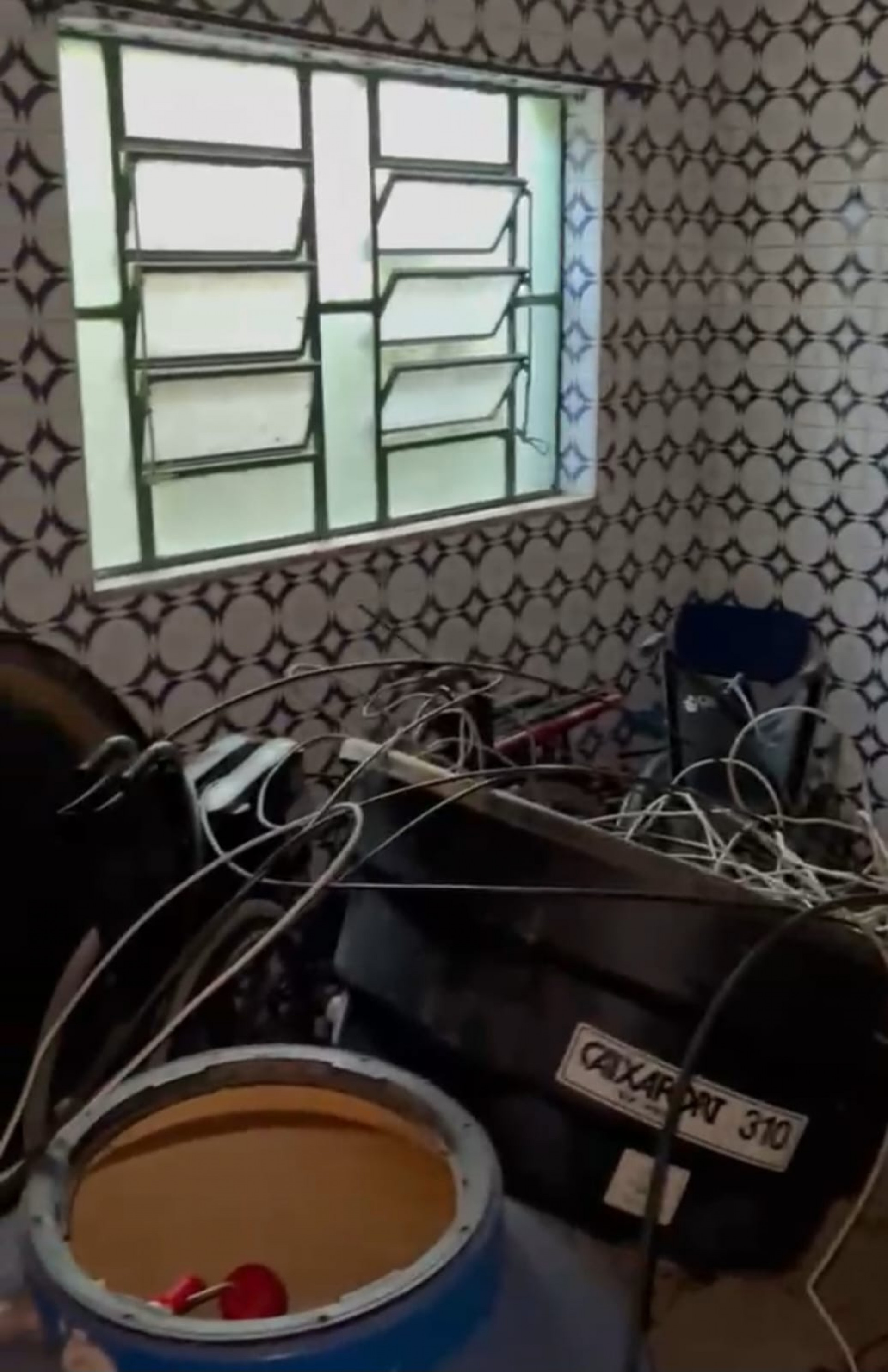 Agentes encontraram condições precárias de instalação na casa de repouso Long Age - Reprodução