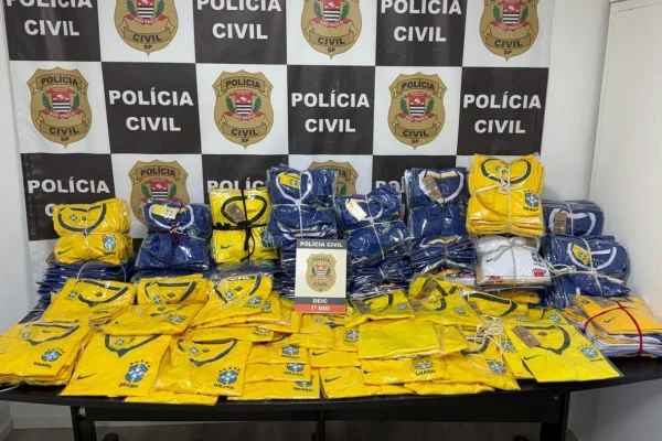 Todo material apreendido ser&aacute; submetido &agrave; per&iacute;cia, que deve confirmar a falsifica&ccedil;&atilde;o dos itens - Divulga&ccedil;&atilde;o / Pol&iacute;cia Civil