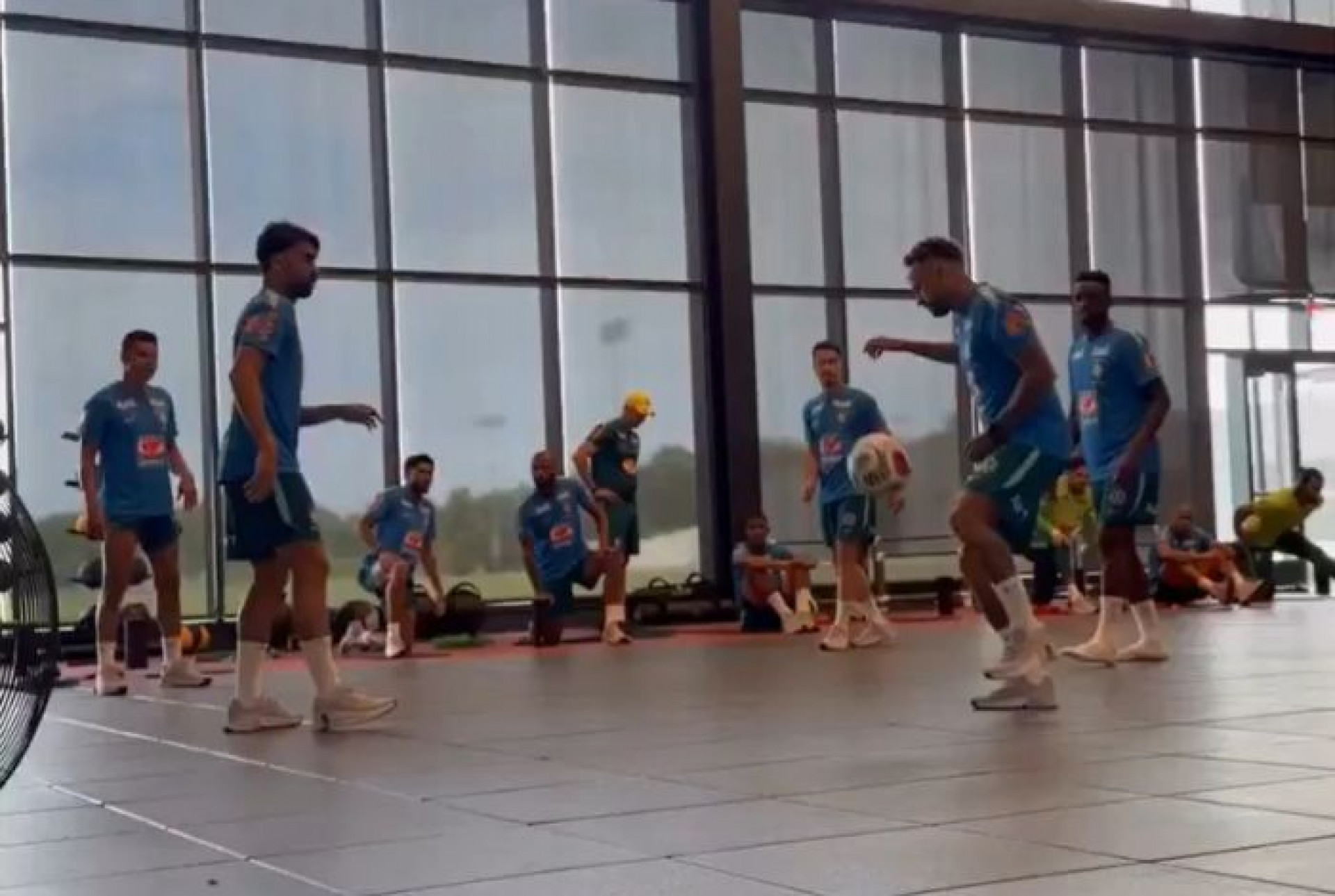 Vídeo! Neymar faz atividade com bola e aumenta exp