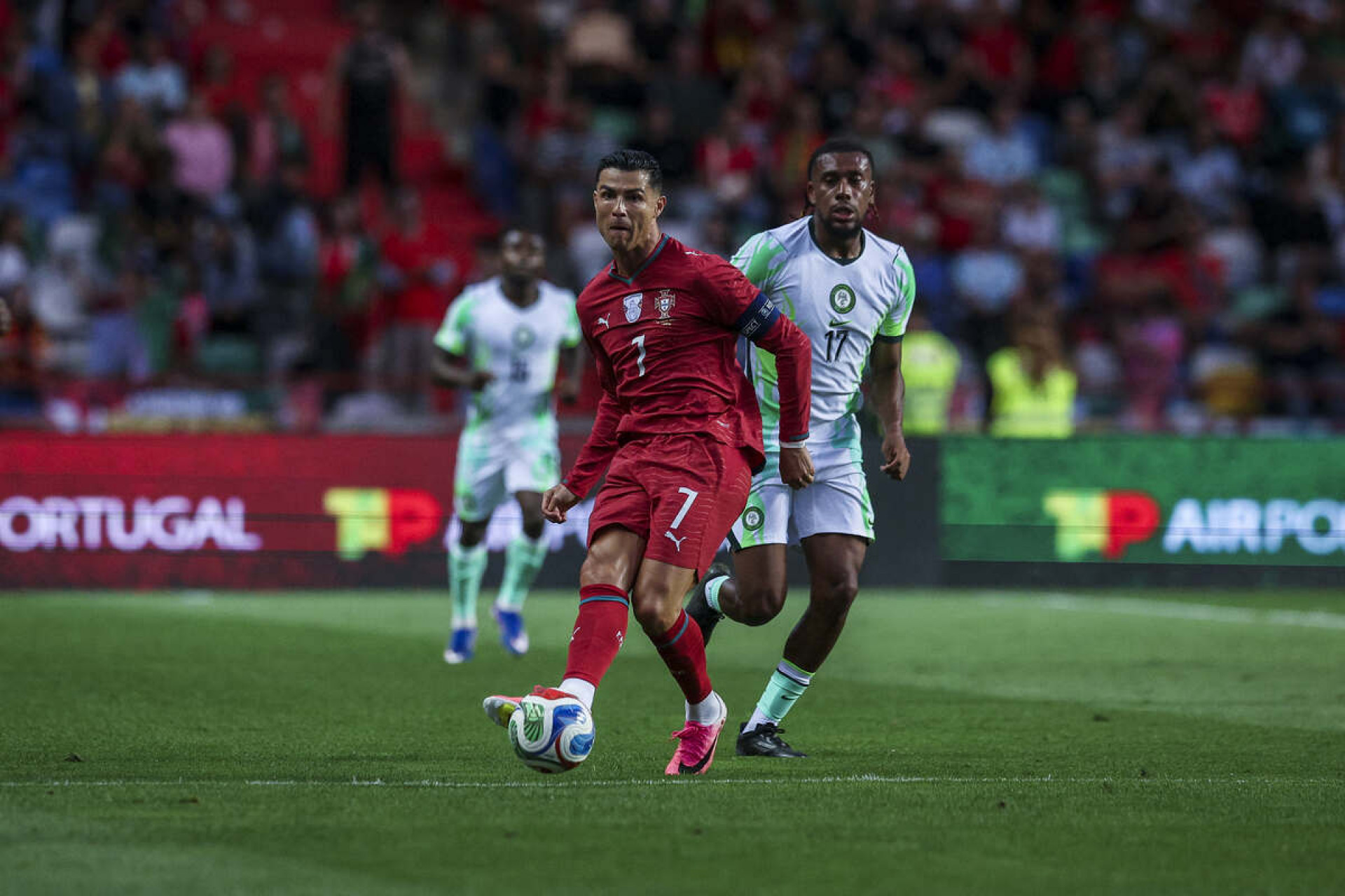 Torcedor de Portugal morre no est&aacute;dio antes de amistoso contra Nig&eacute;ria