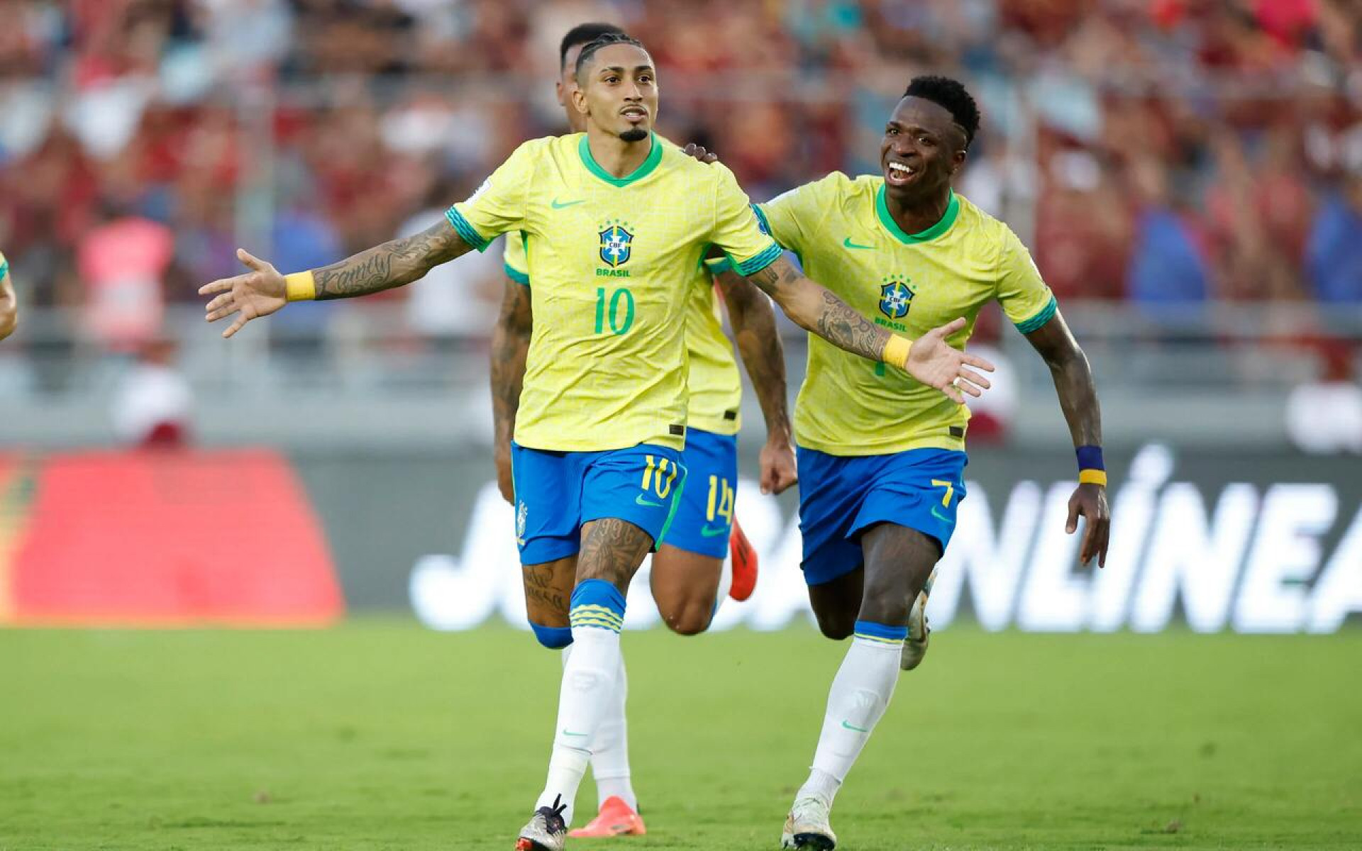 Raphinha exalta Ancelotti e se v&ecirc; pronto para segunda Copa: ”Me sinto preparado”