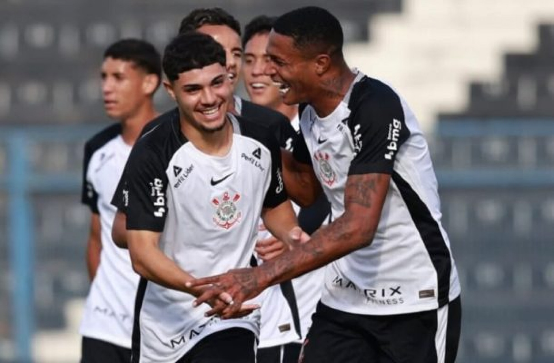 Corinthians massacra o Ava&iacute; e se aproxima do G8 do Brasileiro Sub-20