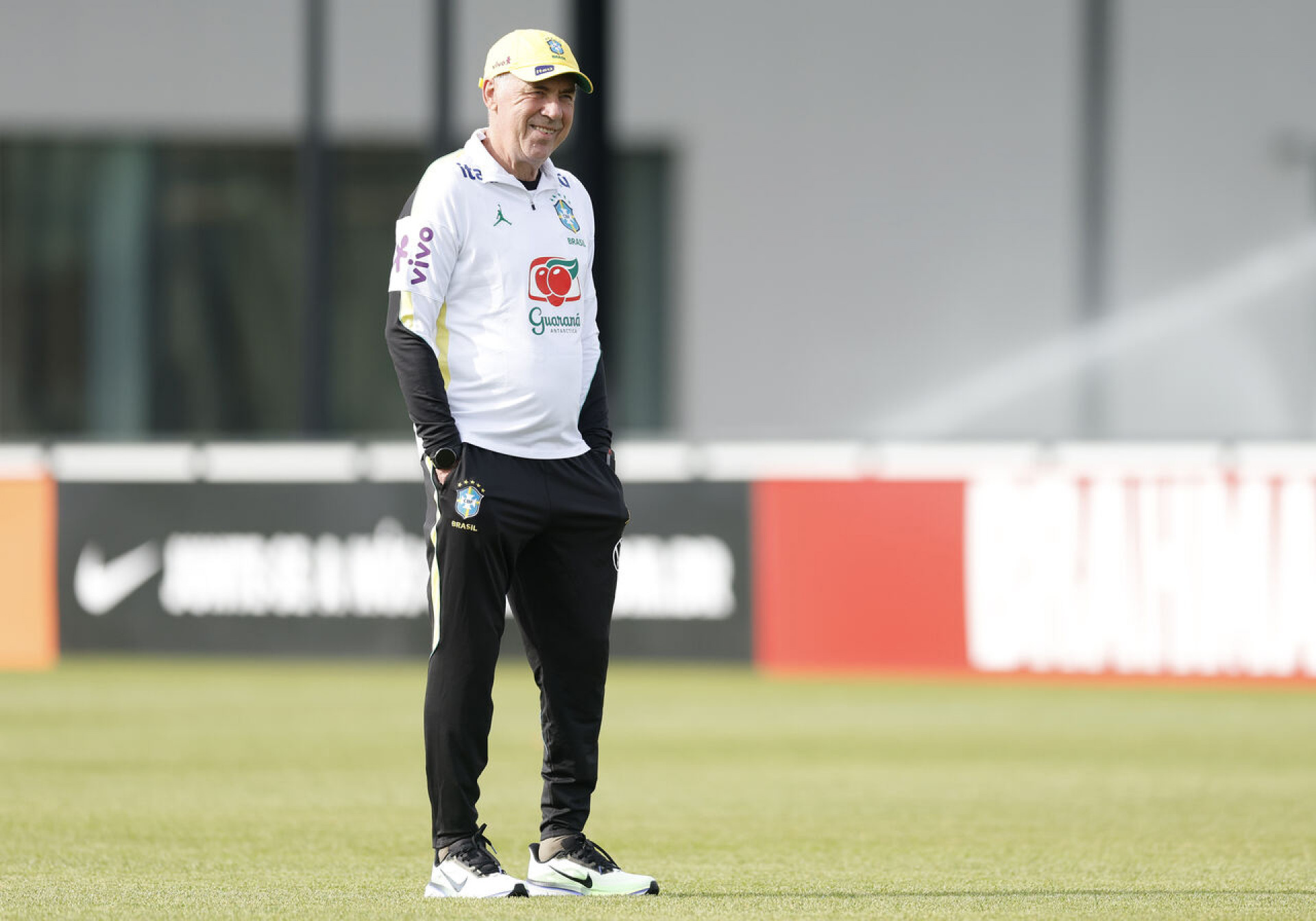 Ancelotti indica Danilo e Alex Sandro como titulares para a estreia do Brasil na Copa