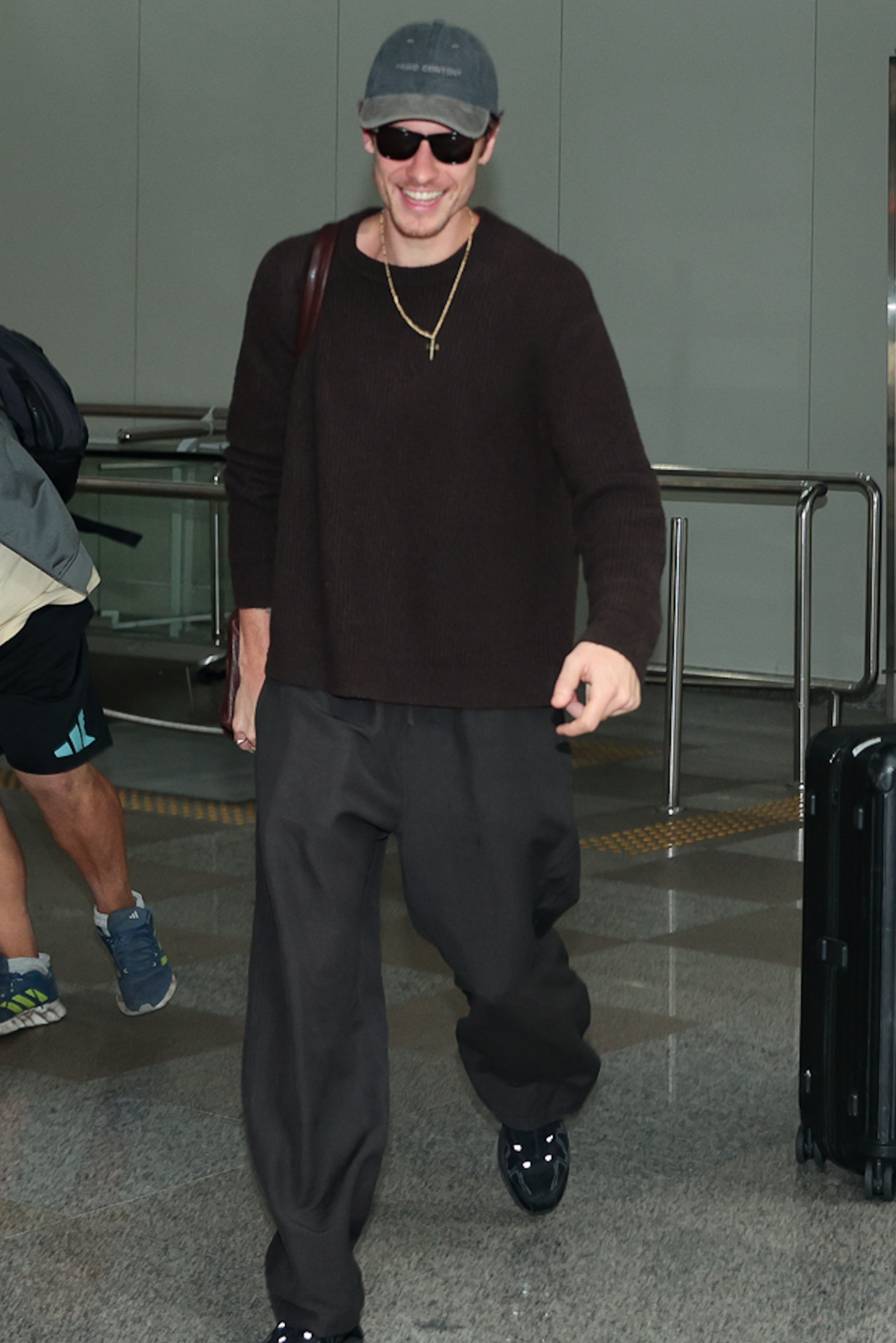Shawn Mendes desembarca no aeroporto do Galeão - Victor Chapetta / Brazil News