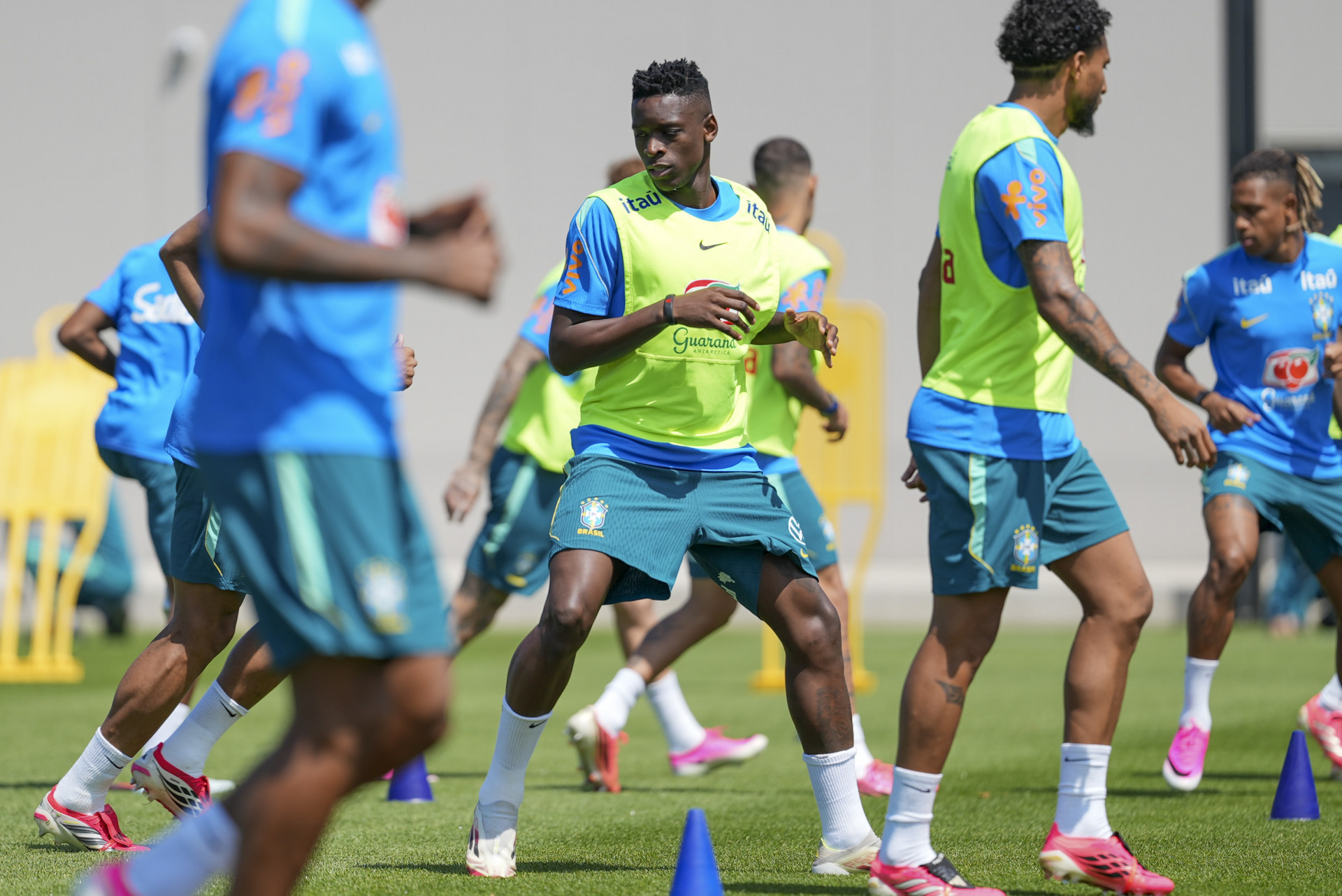Vídeo de Luiz Henrique em treino da Seleção viraliza na web: