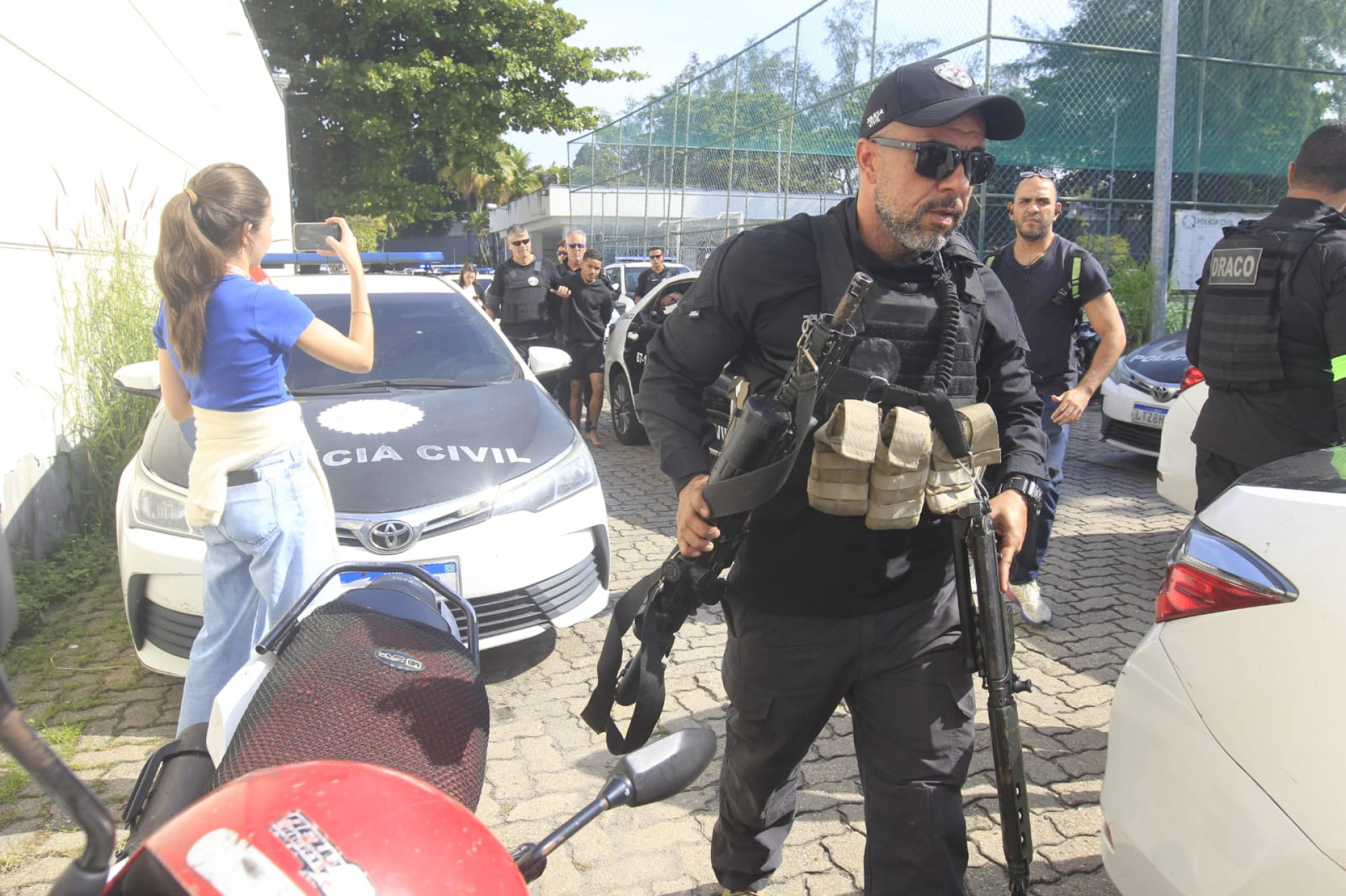 Fuzis apreendidos na operação na Maré - Reginaldo Pimenta/Agência O DIA