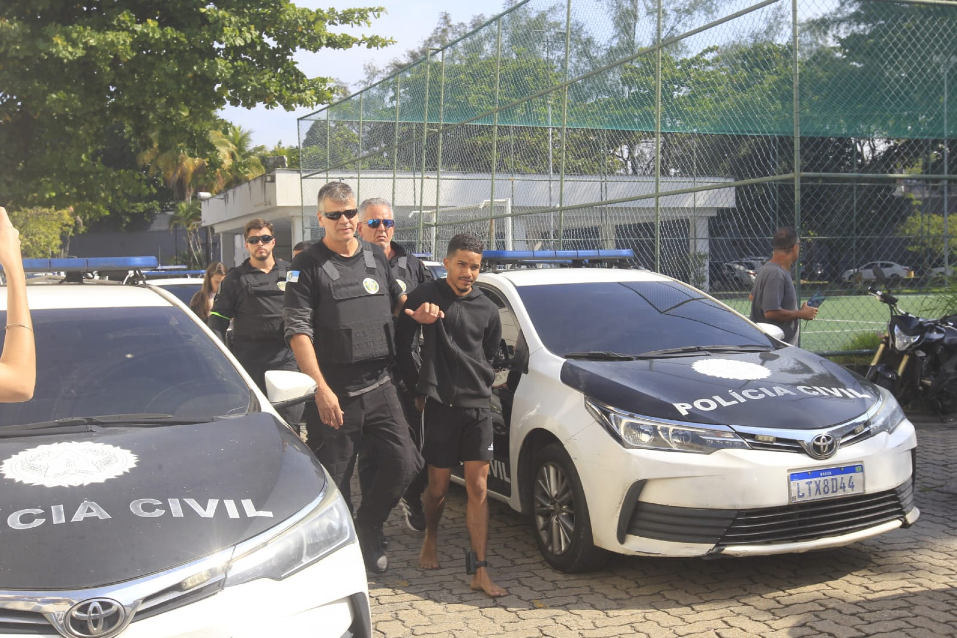Um dos presos na operação da Maré - Reginaldo Pimenta/Agência O DIA