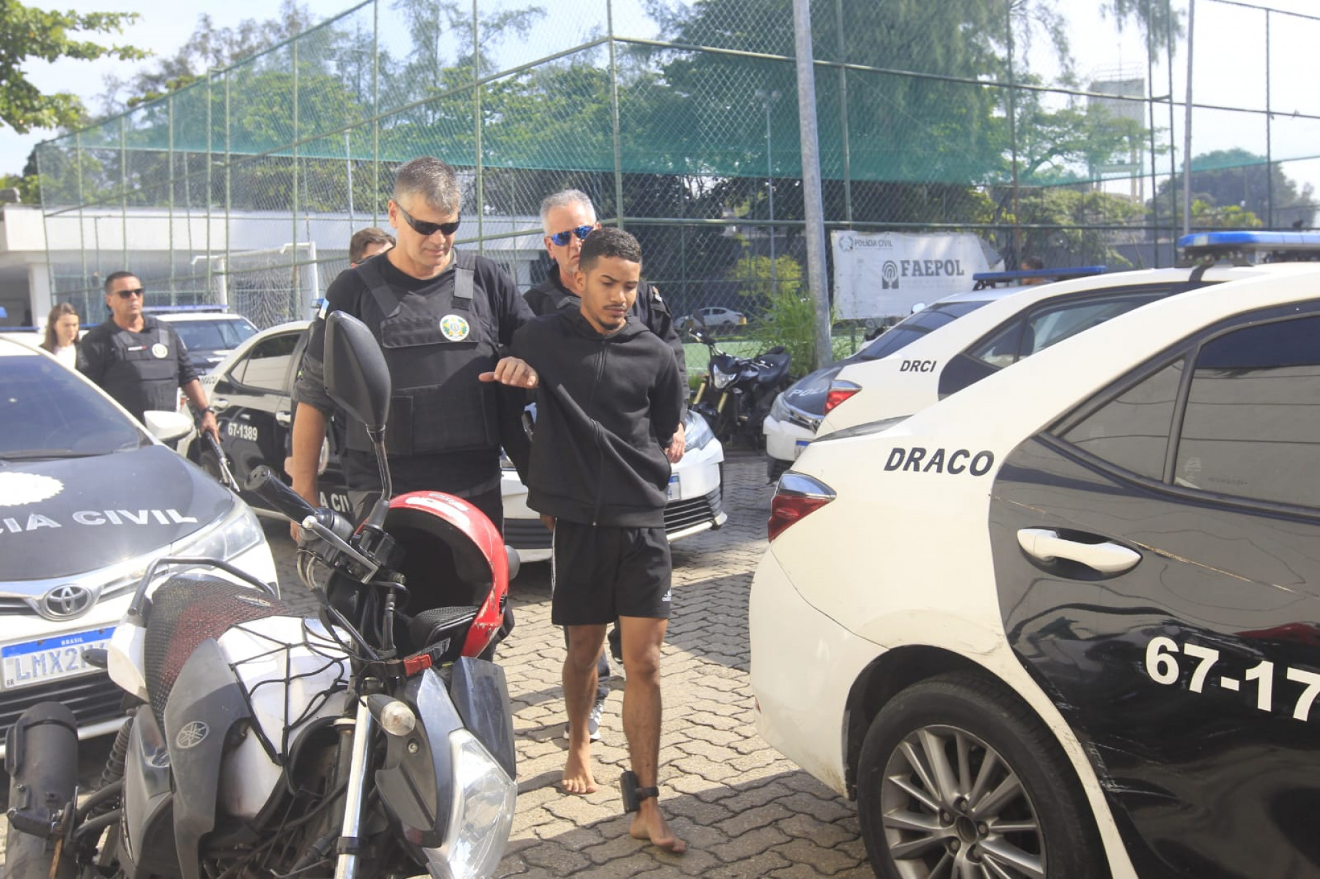 Um dos presos na operação da Maré - Reginaldo Pimenta/Agência O DIA