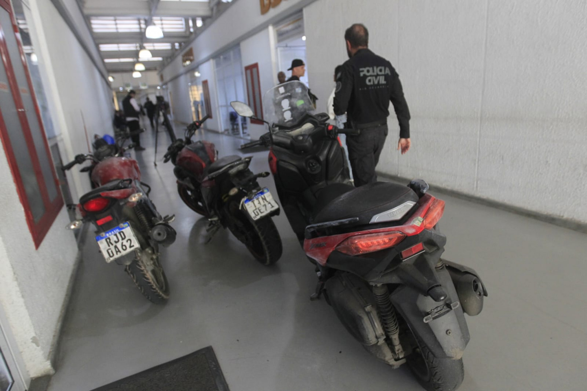 Dezenas de veículos roubados foram recuperados pelos agentes - Reginaldo Pimenta