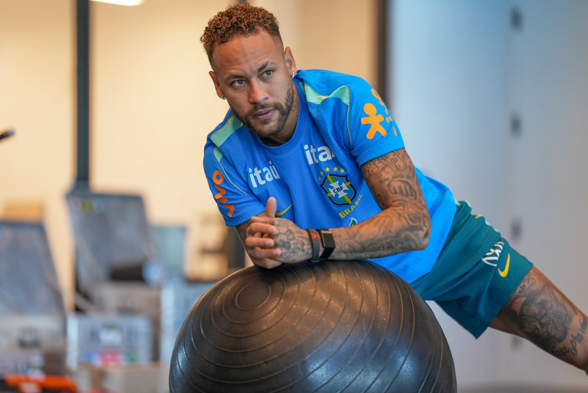 Vídeo! CBF exibe atividade de Neymar na academia em Nova Jer
