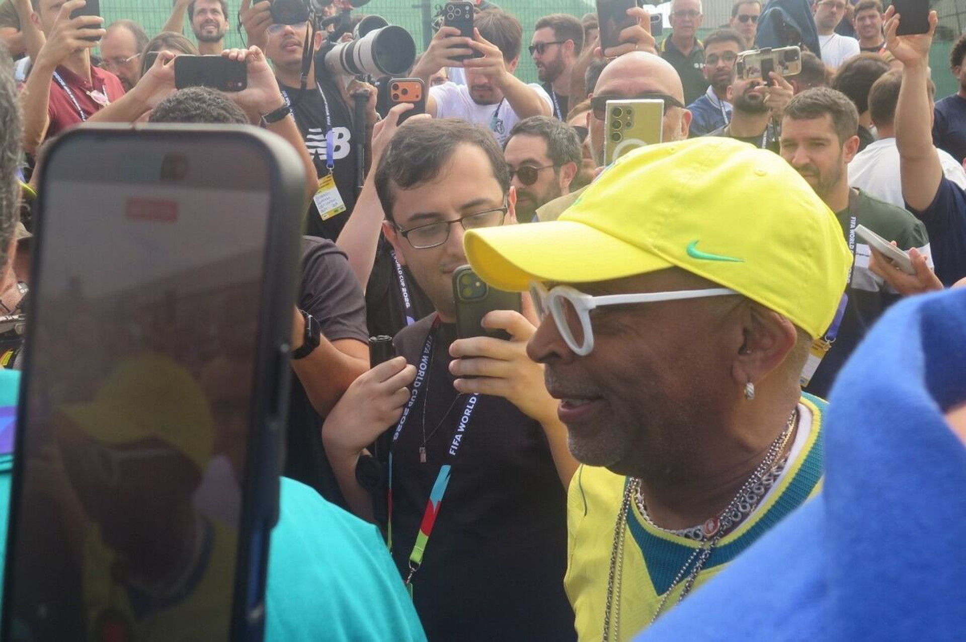 Spike Lee rouba a cena em treino da Sele&ccedil;&atilde;o: “Knicks, Knicks, Knicks”