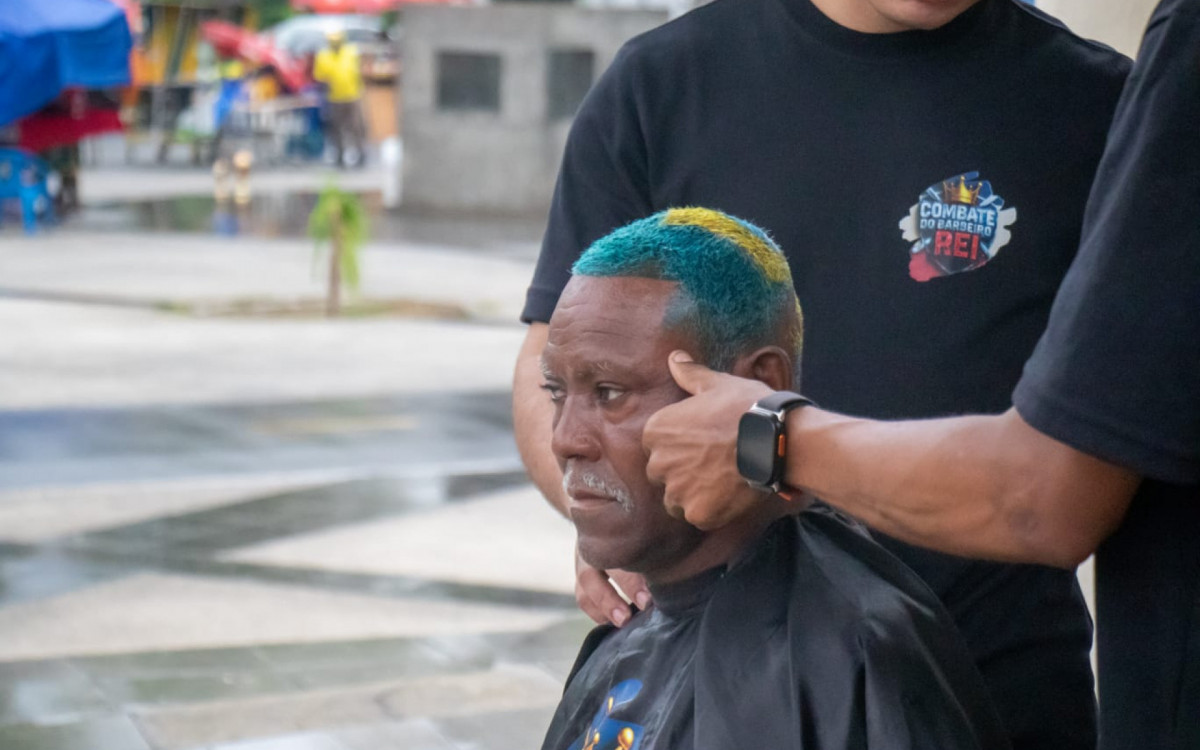 Cabelos com as cores do Brasil estão entre os mais pedidos - Érica Martin/Agência O DIA