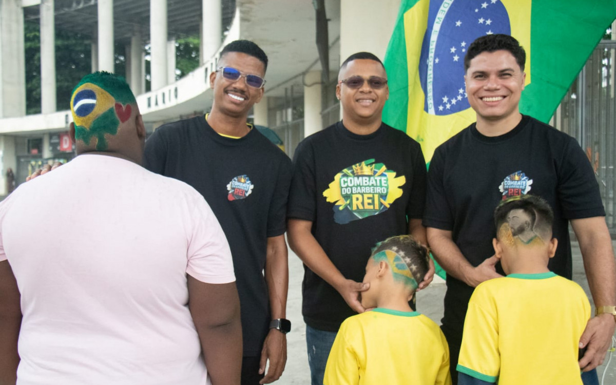 Felipe e Cassiano mostram cabelos inspirados na Copa do Mundo - Érica Martin/Agência O DIA