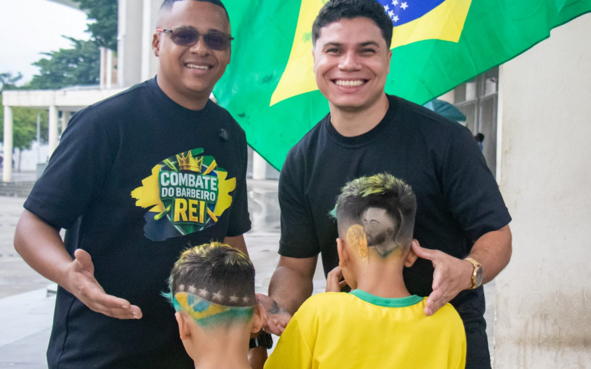 Felipe e Cassiano mostram cabelos inspirados na Copa do Mundo - Érica Martin/Agência O DIA